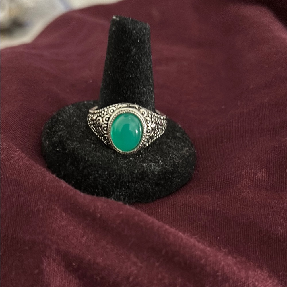 Elegant Silver and Green Gemstone Ring